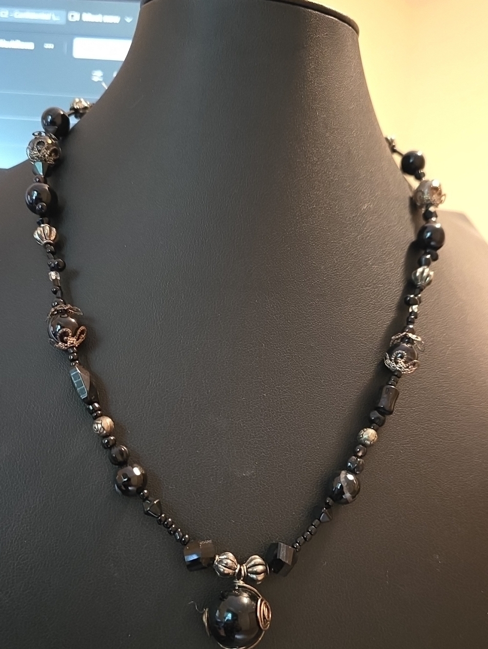 Elegant Black Beaded Pendant Necklace - Women Jewelry